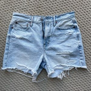 AE 90s Boyfriend Short Light Wash
